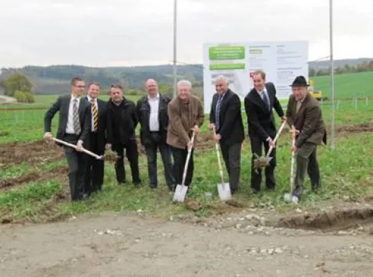 Bild: Solea AG - Spatenstich für 5,67 MWp-Park Köching II.
