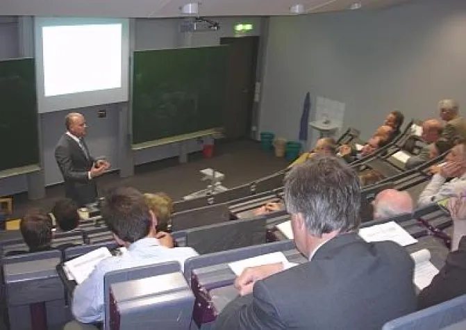 Bild: Wirtschaftlichkeit großer Containerschiffe umstritten