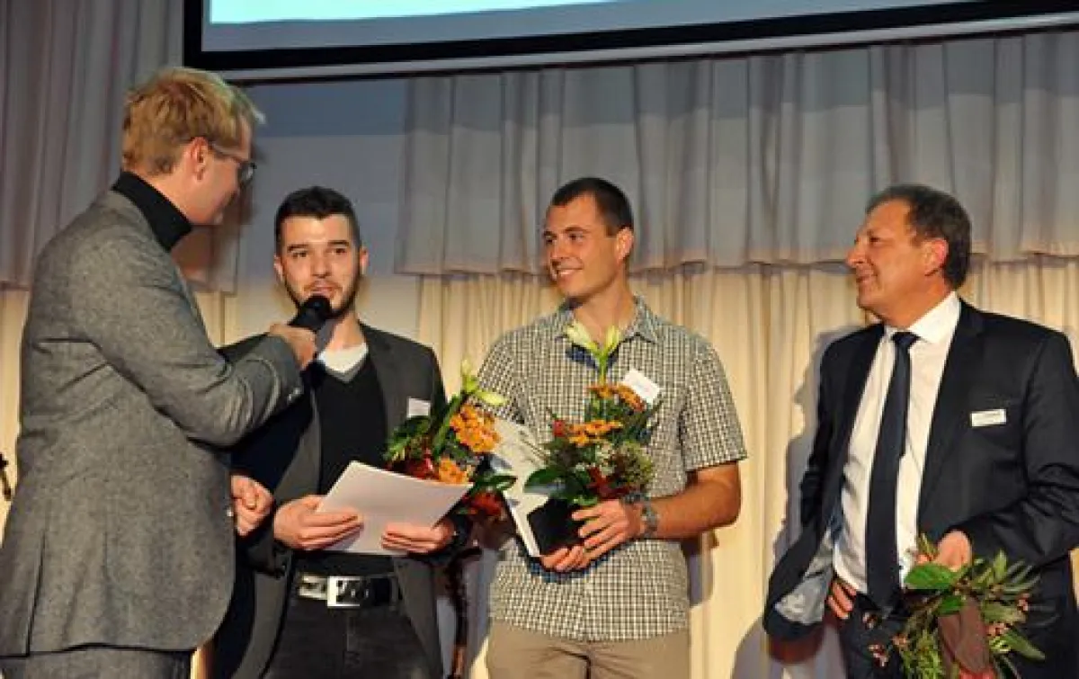 Lucas Maaß und Johann Pott, rechts: Ralf Kendzia, CEO TRAINICO GmbH