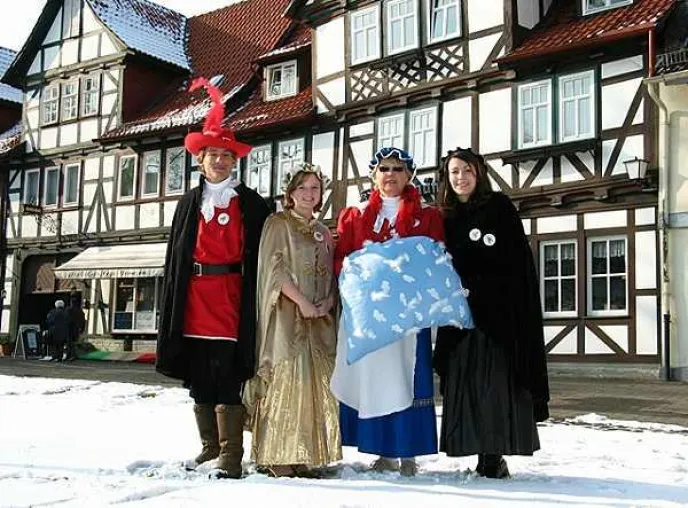Große und kleine Märchenfreunde treffen sich zur Märchenwoche Bild: Große und kleine Märchenfreunde treffen sich zur Märchenwoche