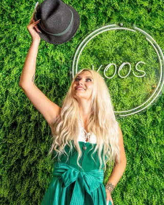 Bild: Wiesn-Shoppen im Hotelrestaurant: KOOS Bowls&Bar wird zum "Trachtenwahnsinn" Popup-Store