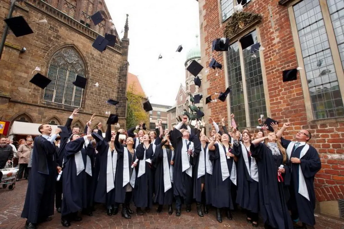 (c) APOLLON Hochschule der Gesundheitswirtschaft