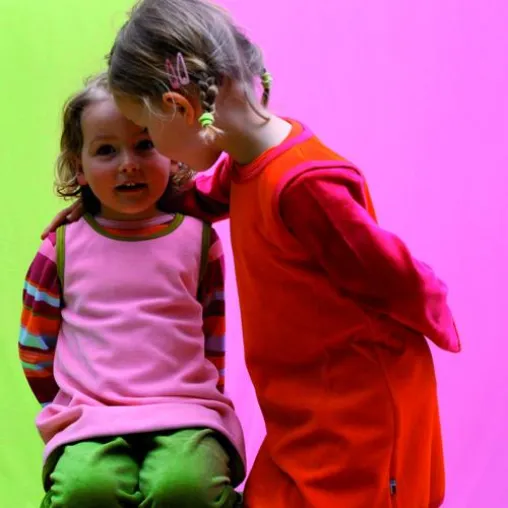 Bild: Bei Tragwerk® KINDERKLEIDUNG gibt es statt rosa Farbe „Brause“