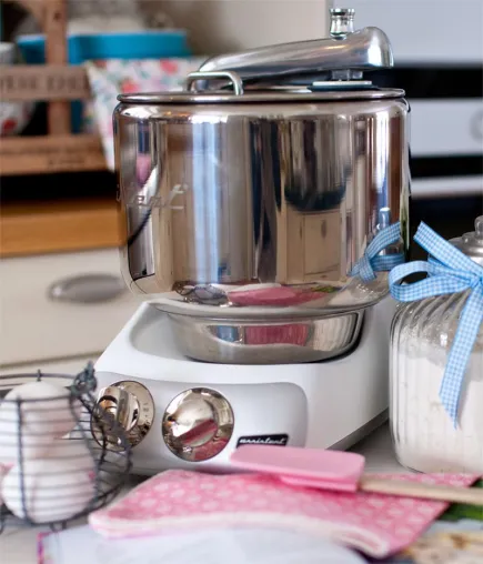 Nicht nur für die Weihnachtsbäckerei: Skandinaviens Küchenmaschinen-Testsieger ist die Assistent Original Bild: Nicht nur für die Weihnachtsbäckerei: Skandinaviens Küchenmaschinen-Testsieger ist die Assistent Original
