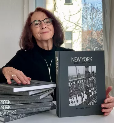 Bild: New York, Sidewalk closed – das neue Fotobuch von Barbara Wolff im Lunik Berlin Verlag