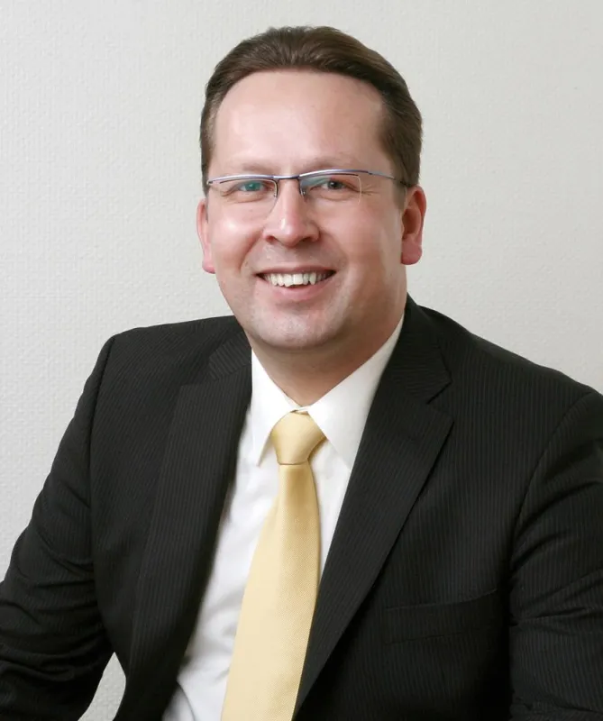 Diplom-Ingenieur und Betriebswirt Jürgen Baars (37) komplettiert das Führungsduo der SLH GmbH / UWEB2000 neben Arbeitssicherheitsexperte Manfred Löpker.