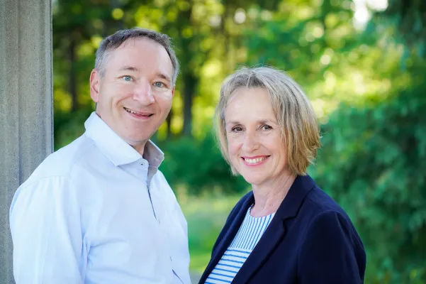 Rednermatching: der neue Weg zum passenden Trauredner Bild: Rednermatching: der neue Weg zum passenden Trauredner