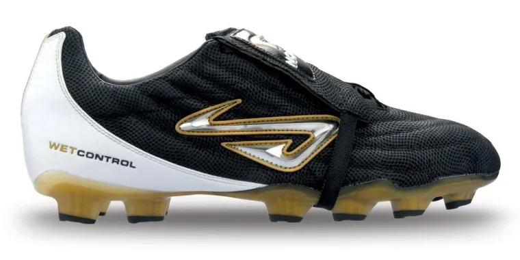 Bild: Der erste Fußballschuh mit eingebauter Torgarantie?