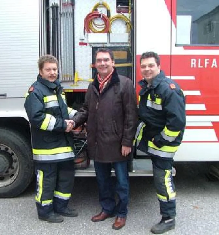 Das Feuerwehrkommando mit Herrn Dr. Helmut Tacho von der LBG Gloggnitz