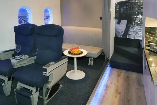 Bild: Eine Nacht im Flugzeug