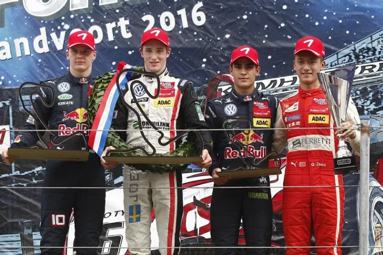 Bild: Joel Eriksson feiert Start-Ziel-Sieg auf Kumho Reifen