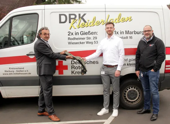 Bild: Tie Solution spendet hochwertige Winterschals für die kalte Jahreszeit