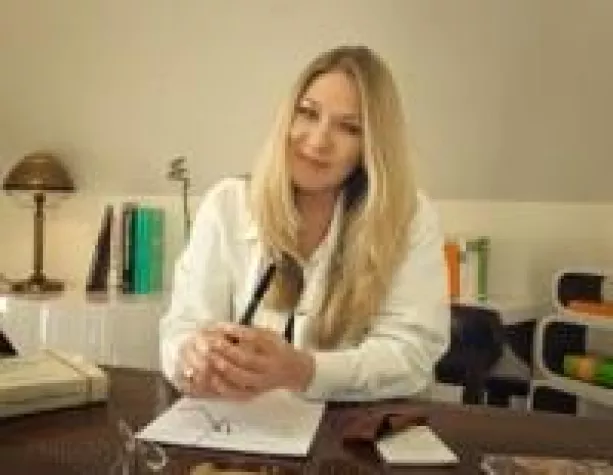 Bild: Juliane Werding eröffnet Heilpraxis