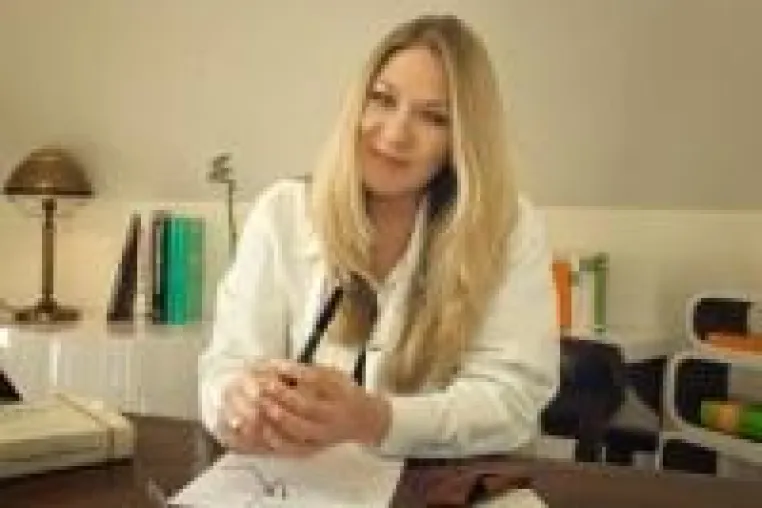 Bild: Juliane Werding eröffnet Heilpraxis