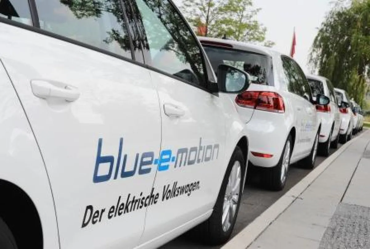 Golf blue-e-motion Flotte auf der Sonderfläche beim SericeHaus om ZeitOrt Autostadt