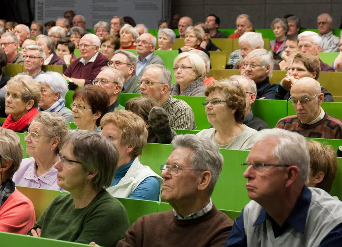Auftakt-Veranstaltung der GenerationenHochschule im Jahr 2015 zum Thema „Mobile Telekommunikation