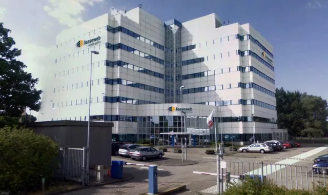 Bild: Guus Hiddink eröffnet das große neue Büro von LeaseWeb (6.700m²) in Amsterdam