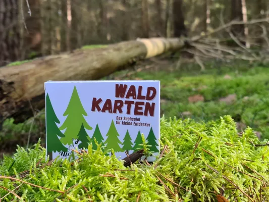 Waldkartensuchspiel macht langweilige Familienspaziergänge zum Abenteuer Bild: Waldkartensuchspiel macht langweilige Familienspaziergänge zum Abenteuer