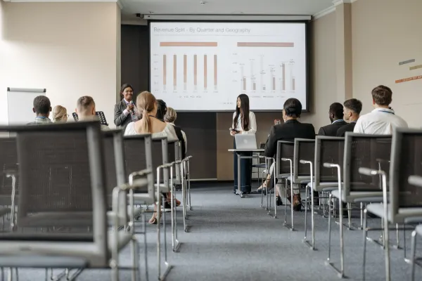 Bild: Digitaler Branchenfokus: Private Hochschulen im Netz