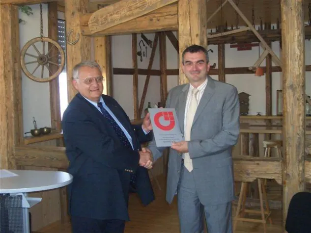 Bild: Markus Engel erhält Ehrentafel des Bundesverband mittelständischer Wirtschaft