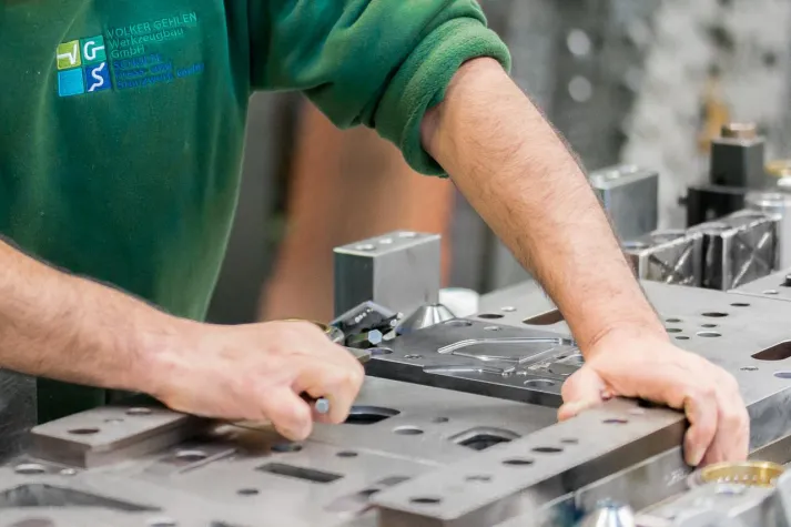 AFTER SALES KONZEPTE IN DER STANZ- UND UMFORMTECHNIK Bild: AFTER SALES KONZEPTE IN DER STANZ- UND UMFORMTECHNIK