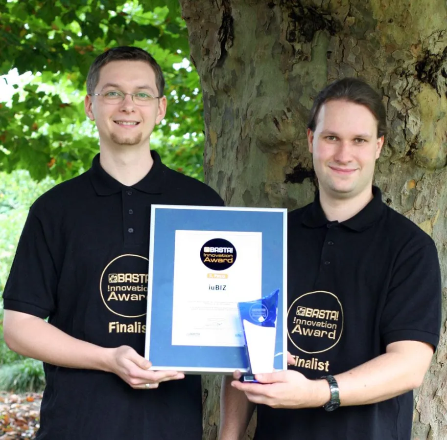 Geschäftsführer Stefan Schwedt und Björn Stude bei der Preisverleihung