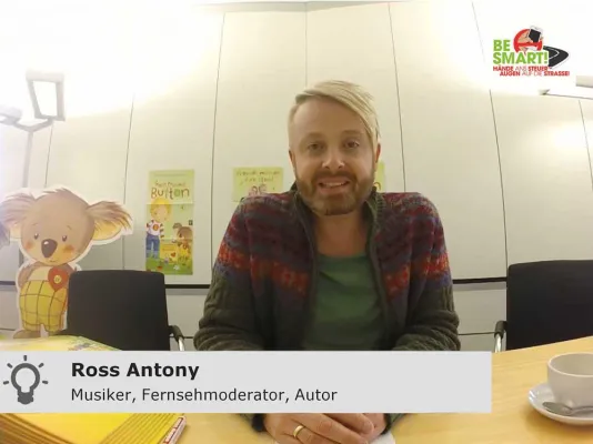 Bild: Video-Botschaft an alle Autofahrer - Ex-„Dschungelkönig“ Ross Antony gegen Handy am Steuer
