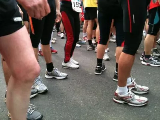 Bild: 26. Internationaler Korschenbroicher Citylauf. IOS-Technik und viele weitere Sponsoren unterstützen den Event.