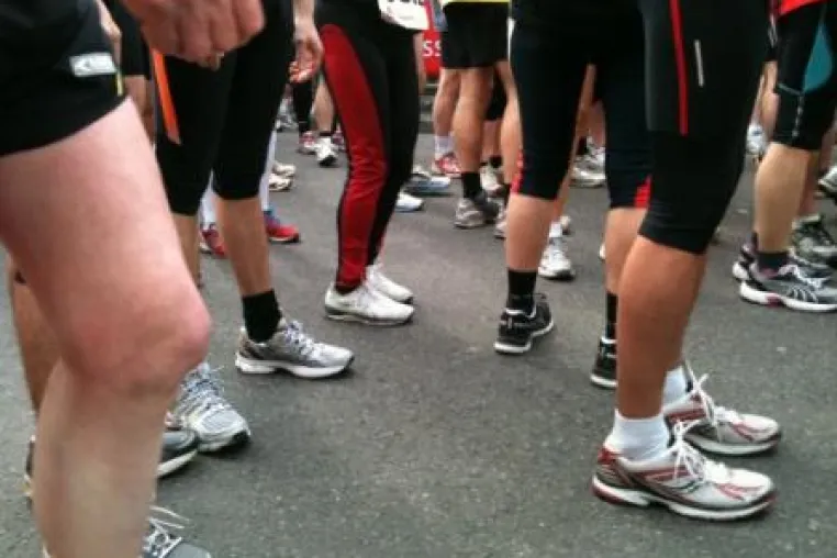 Bild: 26. Internationaler Korschenbroicher Citylauf. IOS-Technik und viele weitere Sponsoren unterstützen den Event.