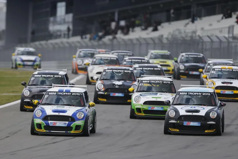 Countdown zur Meisterschaft der MINI TROPHY auf dem Hockenheimring. Bild: Countdown zur Meisterschaft der MINI TROPHY auf dem Hockenheimring.