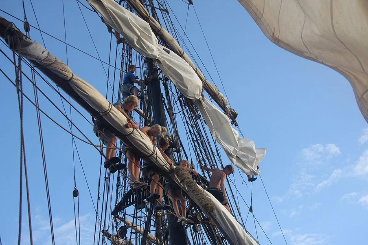 High Seas High School - Das segelnde Klassenzimmer auf der Brigg Roald Amundsen