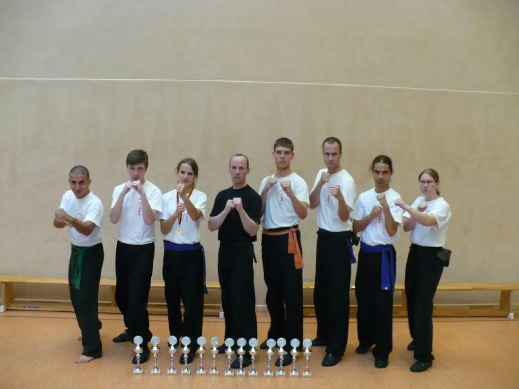 WHKD-Kämpfer v. l.: Birol, Adrian, Helena, Sihing Renaldo, Phillip, Thomas, Andre, Aurelia