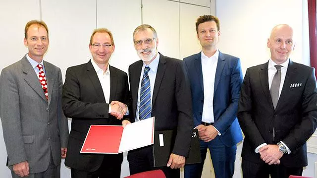 Bild: Kooperationsvereinbarung zwischen dem TA Bildungszentrum und der Hochschule OWL