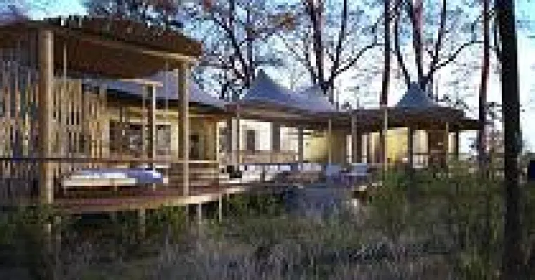 Bild: Nachhaltiger Bau der neuen Mombo Camps von Wilderness Safaris