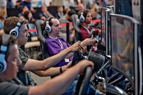Bild: Gemeinsam für den eSport: SimRacing Expo und kicker eSport starten Medien-Partnerschaft