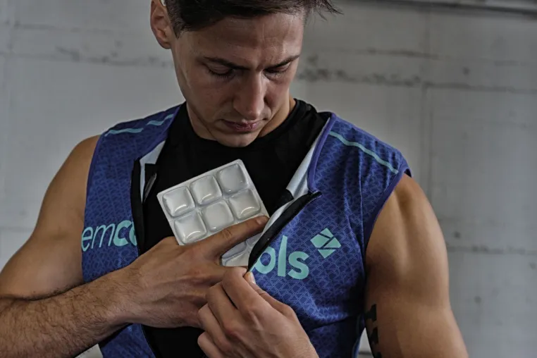Kryo-Trend für Leistungssteigerung und Regeneration: emcools launched Kühlweste für optimales Hitzemanagement Bild: Kryo-Trend für Leistungssteigerung und Regeneration: emcools launched Kühlweste für optimales Hitzemanagement