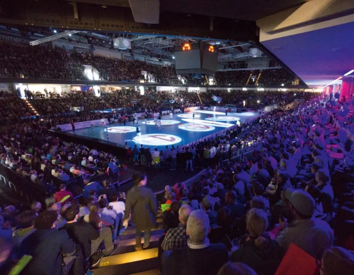 (Foto: hl-studios, Erlangen): Der HC Erlangen freut sich auf die neue Saison in der ARENA