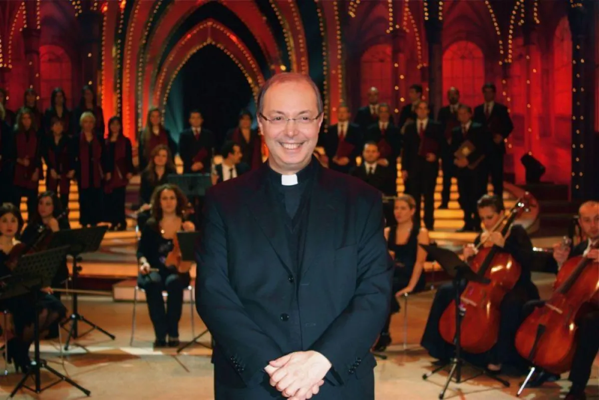 Marco Frisina mit dem Chor und dem Orchester der römsichen Diözese des Papstes