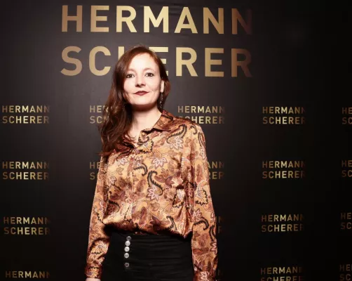 Bild: Vom Nebel ins Scheinwerferlicht - eine Künstlerin erobert Deutschland!