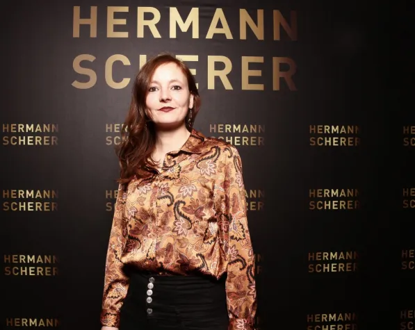 Bild: Vom Nebel ins Scheinwerferlicht - eine Künstlerin erobert Deutschland!