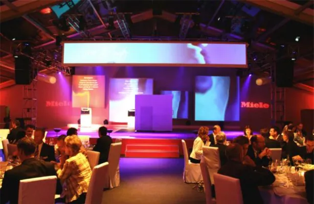 Veranstaltungstechnik: Schoko pro setzt Miele Kosmos ins rechte Licht Bild: Veranstaltungstechnik: Schoko pro setzt Miele Kosmos ins rechte Licht