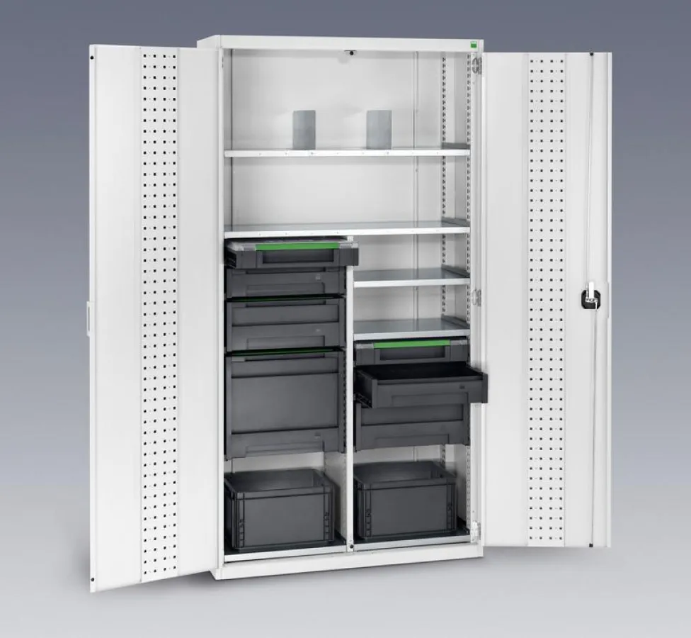 cubio Schrank als Depot und Auffüllstation für Servicekoffer und Trageboxen