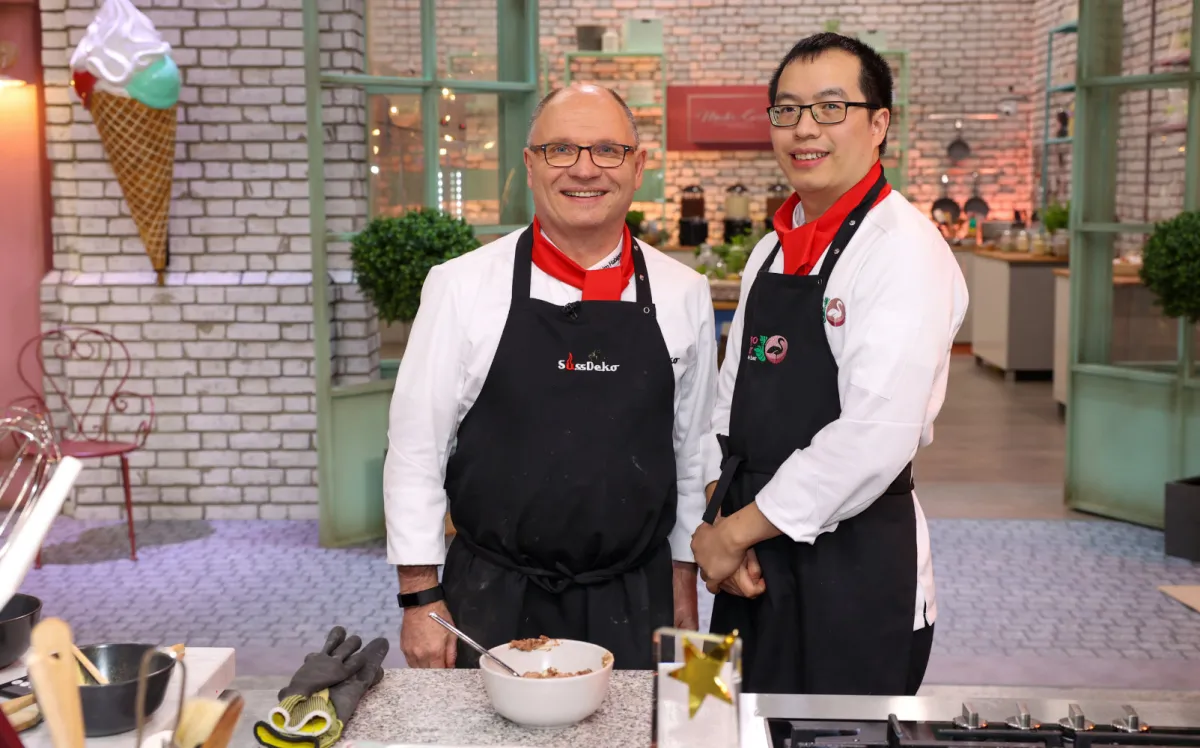 Der Hamburger Patissier Xuan Anh Luong (rechts) kämpft bei RTL um den Titel 
