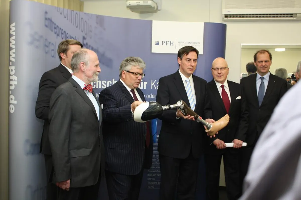 Zentrum für Healthcare Technology ? Eröffnung mit Ministerpräsident McAllister