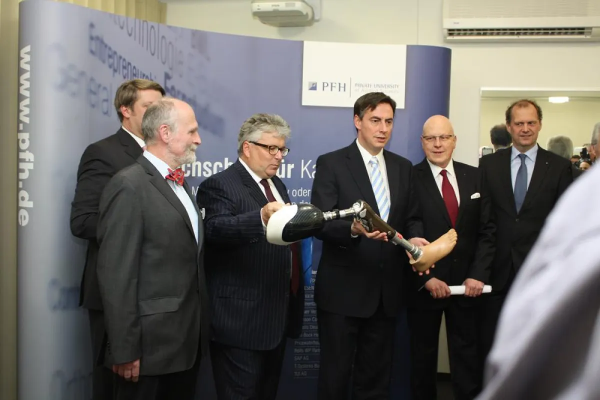 Zentrum für Healthcare Technology ? Eröffnung mit Ministerpräsident McAllister