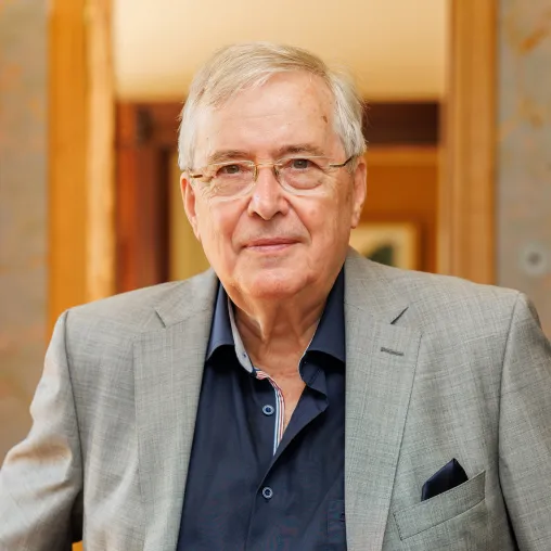 Bild: Dr. Volker Kielstein wird mit der Maecenas-Ehrung 2025 des ASKI e.V. in Weimar ausgezeichnet