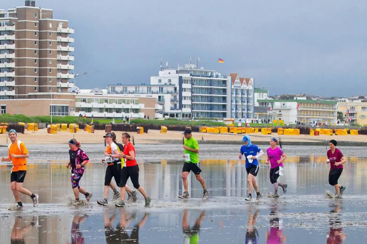 Mitten durch das Watt geht es auch beim 14. Nordseelauf auf der Schlussetappe von Neuwerk nach Cuxha