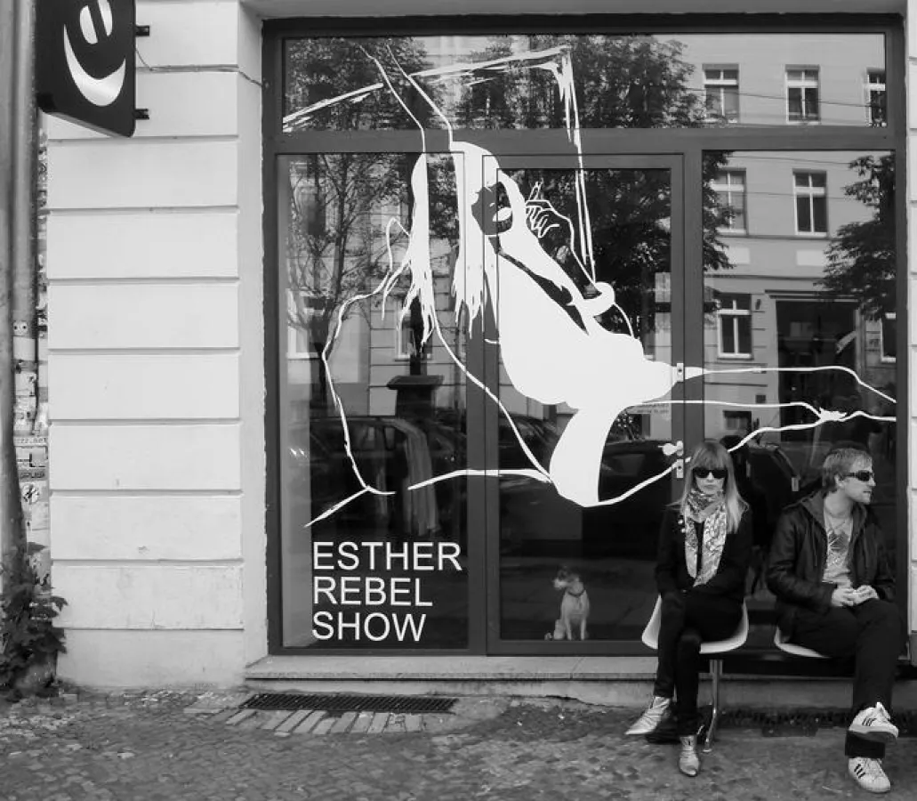 Esther Rebel Show bei Extrafein in der Kastanienallee 55 in Berlin-Mitte