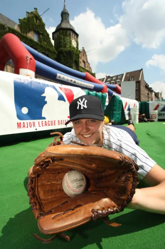 Ab dem 14. Juli gemeinsam mit den Peanuts auf Tour: Die MLB Roadshow, das interaktive Event-Erlebnis von Major League Baseball