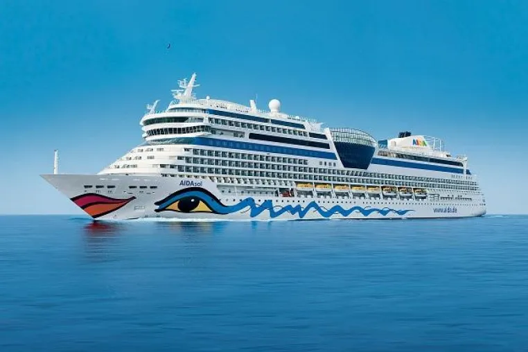 Sonnenliegen für AIDAsol: Endspurt für das neue Kreuzfahrtschiff in Emden Bild: Sonnenliegen für AIDAsol: Endspurt für das neue Kreuzfahrtschiff in Emden